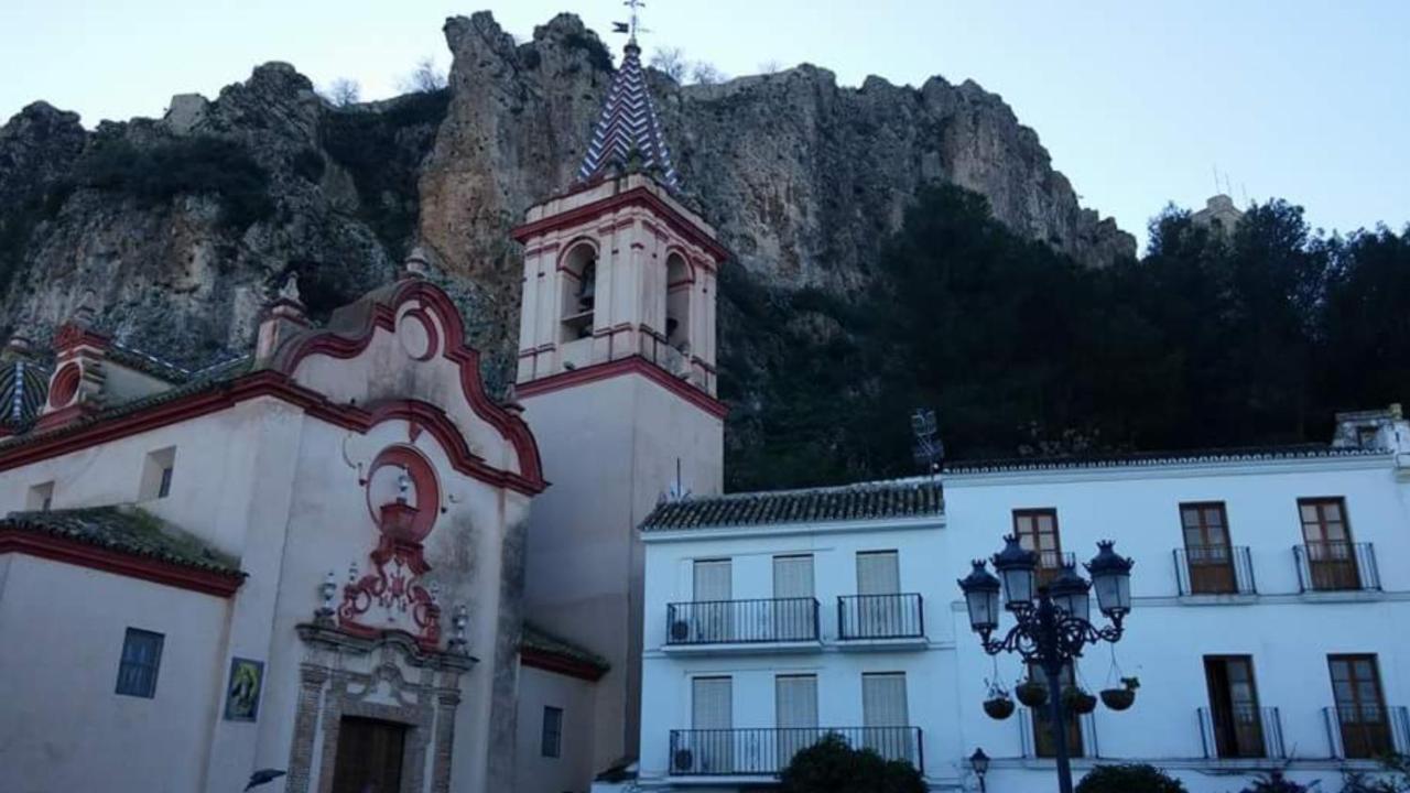 Mirador En La Plaza De Zahara *
