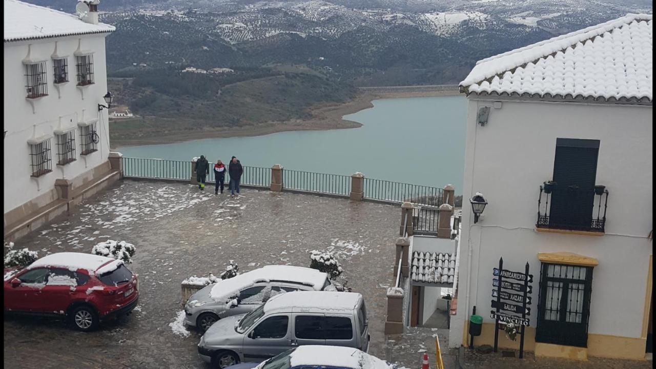 Mirador En La Plaza De Zahara *